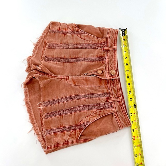 Like New Free People Dusty Rose Great Expectation Boho Lace Shorts Size 6 - Picture 6 of 10
